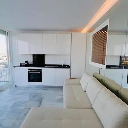 アパート Marbella Home Rentals - Frontline 3Br Apartment, Puerto Banus *