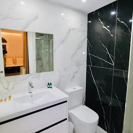 Marbella Home Rentals - Frontline 3Br Apartment, Puerto Banus