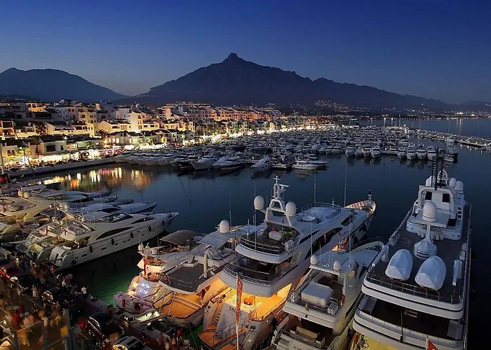 Marbella Home Rentals - Frontline 3Br Apartment, Puerto Banus * Marbella