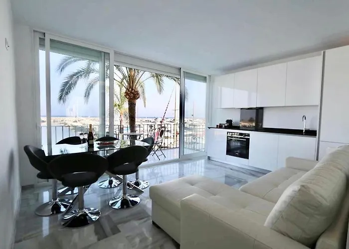 Marbella Home Rentals - Frontline 3Br Apartment, Puerto Banus Lejlighed