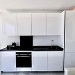 - Frontline 3br Apartment, Puerto Banus * Marbella