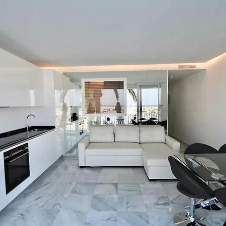 Marbella Home Rentals - Frontline 3Br Apartment, Puerto Banus Marbella