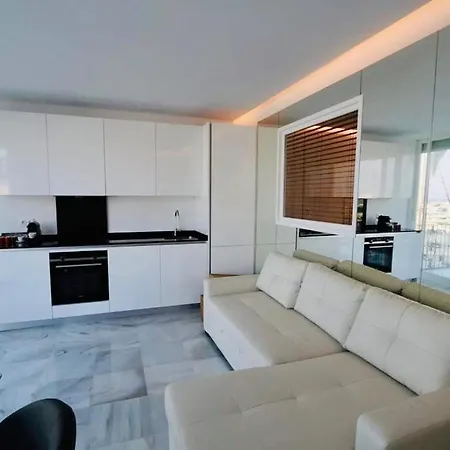 Marbella Home Rentals - Frontline 3Br Apartment, Puerto Banus * Marbella