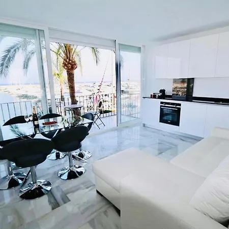 Marbella Home Rentals - Frontline 3Br Apartment, Puerto Banus