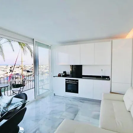 - Frontline 3br Apartment, Puerto Banus Lejlighed Marbella
