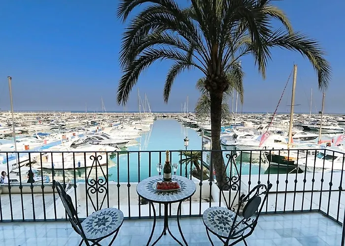 - Frontline 3br Apartment, Puerto Banus *