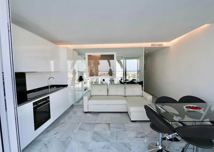 - Frontline 3br Apartment, Puerto Banus Marbella