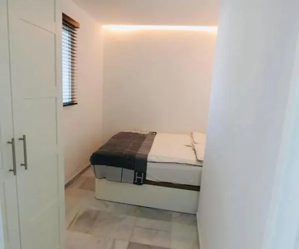 - Frontline 3br Apartment, Puerto Banus