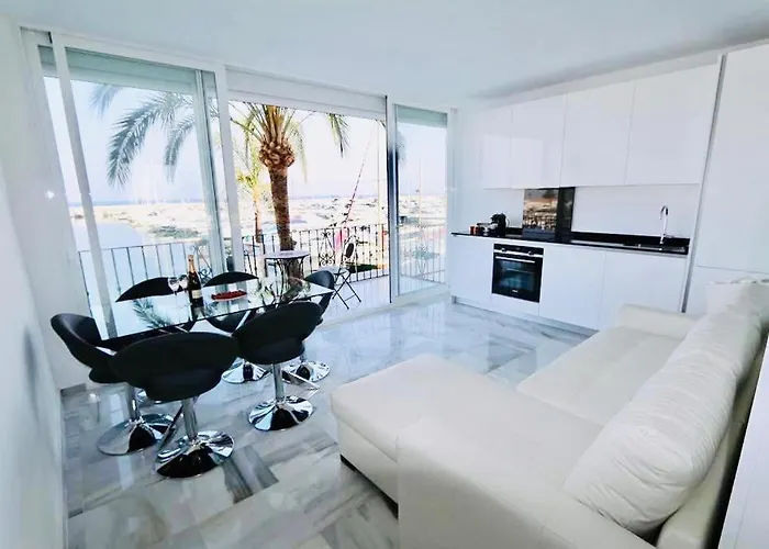 - Frontline 3br Apartment, Puerto Banus