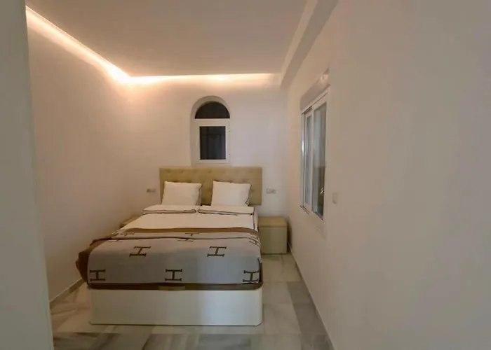 - Frontline 3br Apartment, Puerto Banus