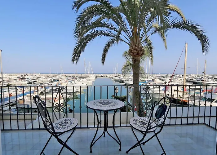 - Frontline 3br Apartment, Puerto Banus 아파트 *