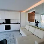 - Frontline 3br Apartment, Puerto Banus * 마르베야