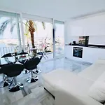- Frontline 3br Apartment, Puerto Banus