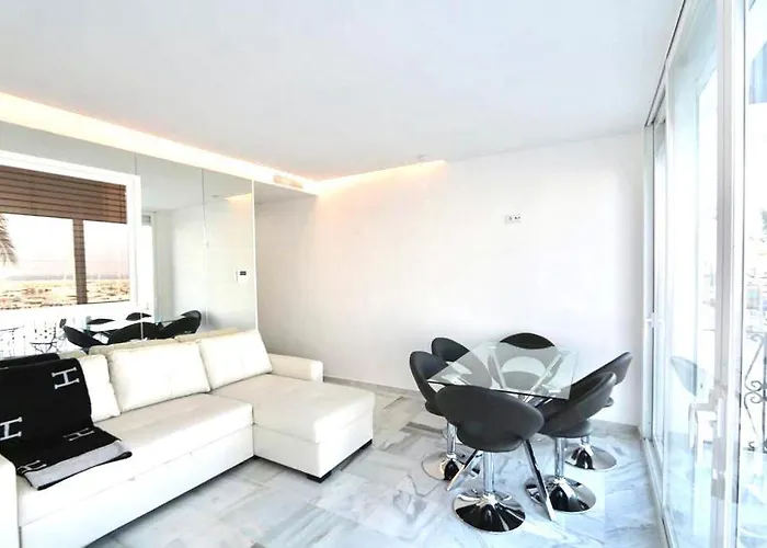 - Frontline 3br Apartment, Puerto Banus * Marbella