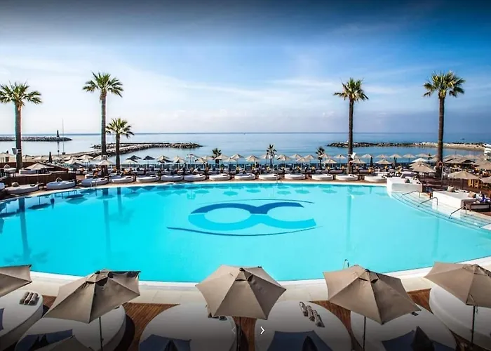 - Frontline 3br Apartment, Puerto Banus