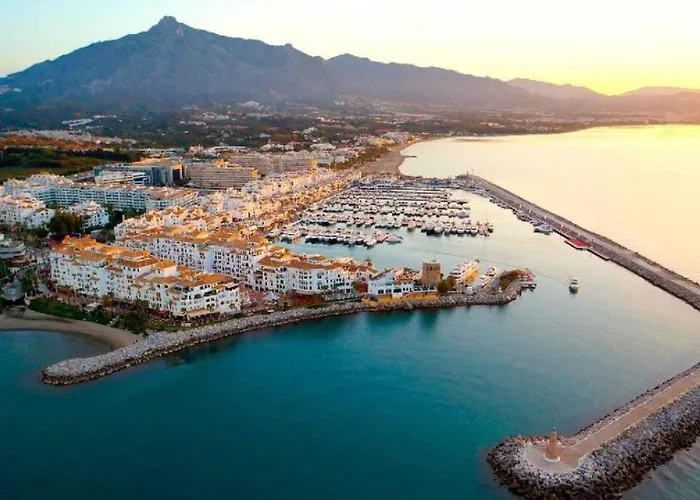 - Frontline 3br Apartment, Puerto Banus *